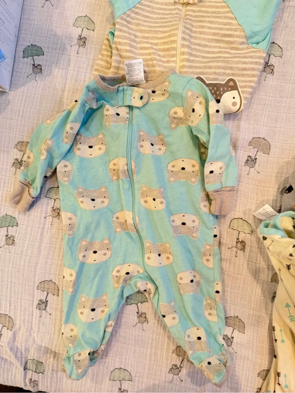 Gerber organic cotton NB bundle of 3 sleepers, gently used